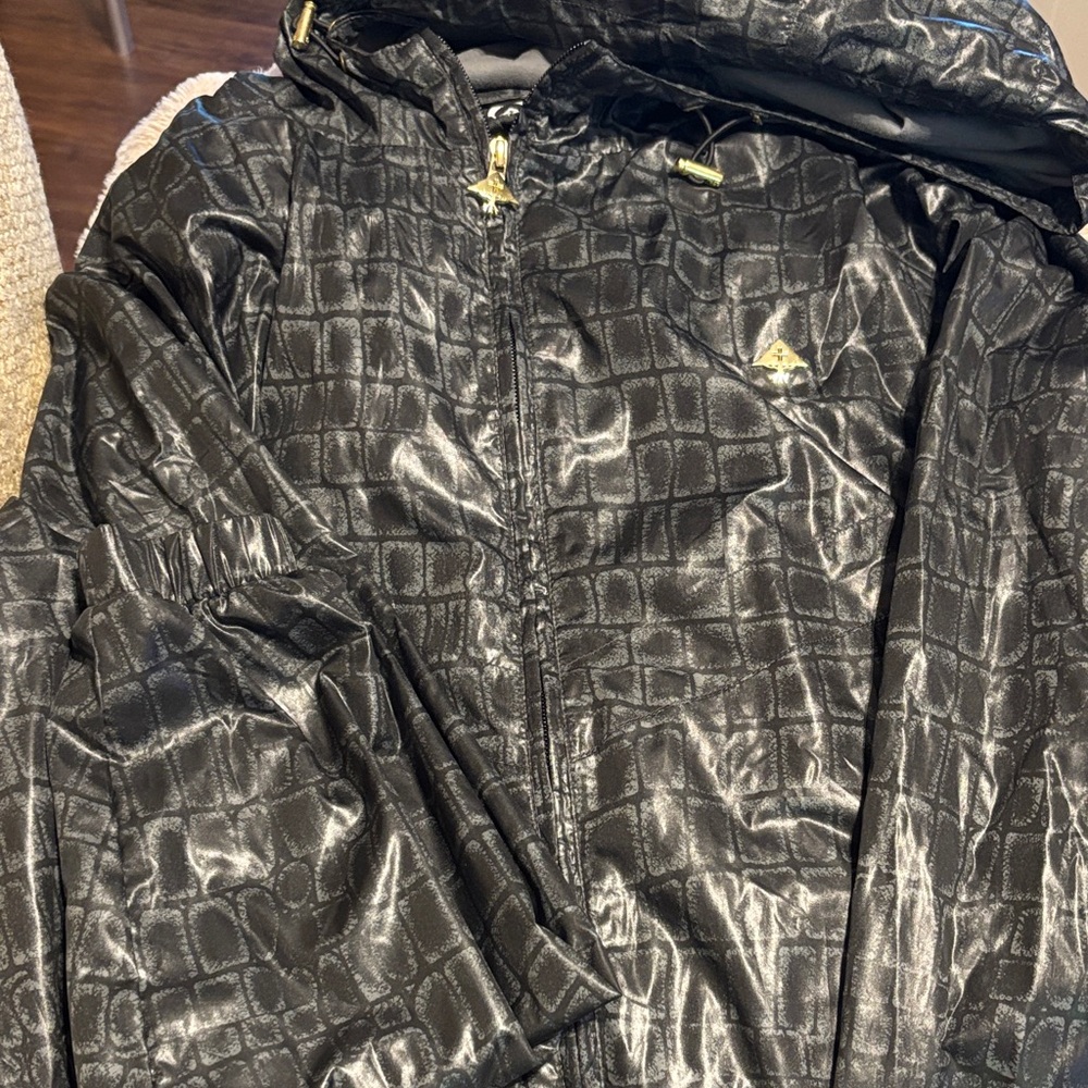 LRG size lg Windbraker, hood